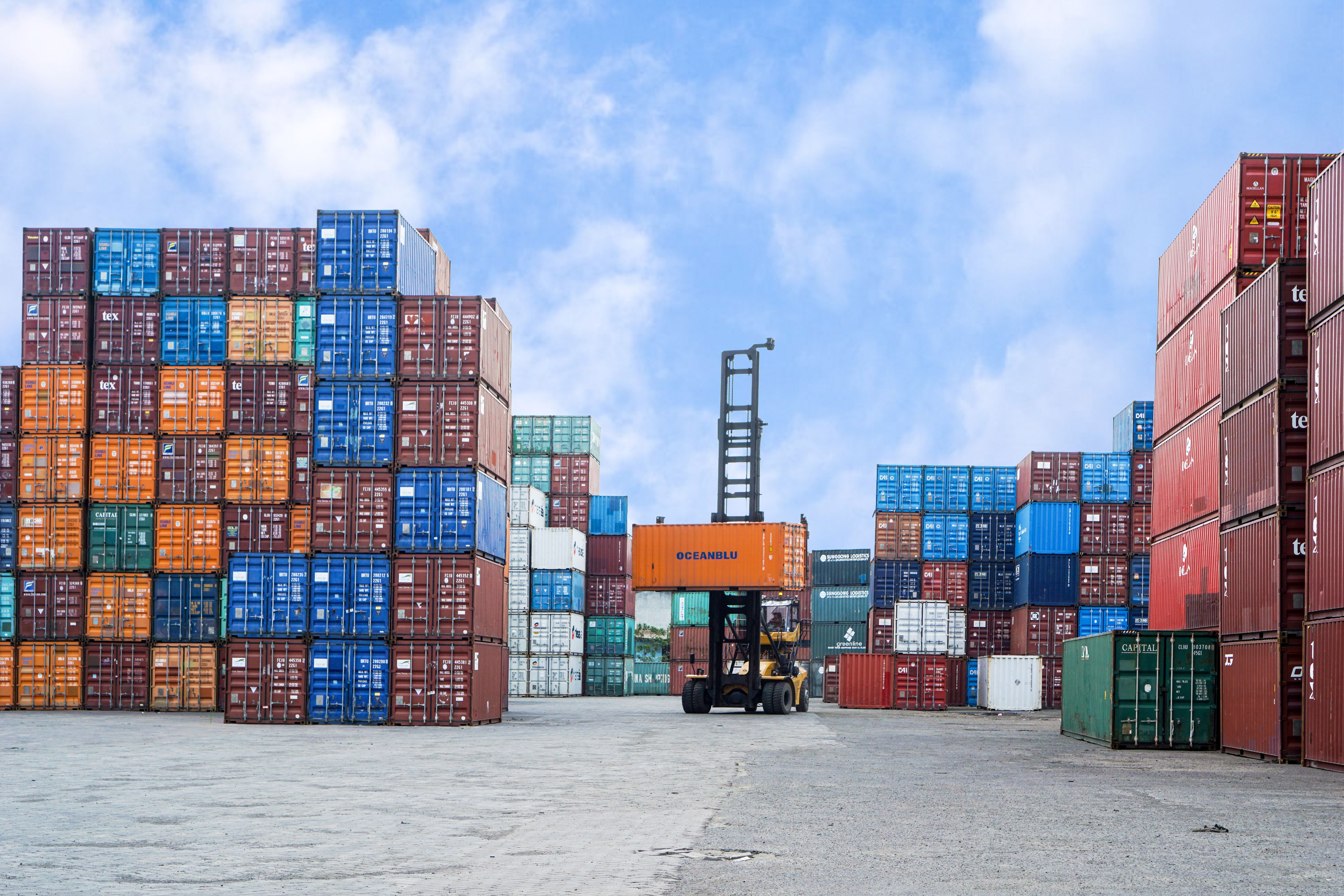 Heavy-lift crane operations at a cargo dock
